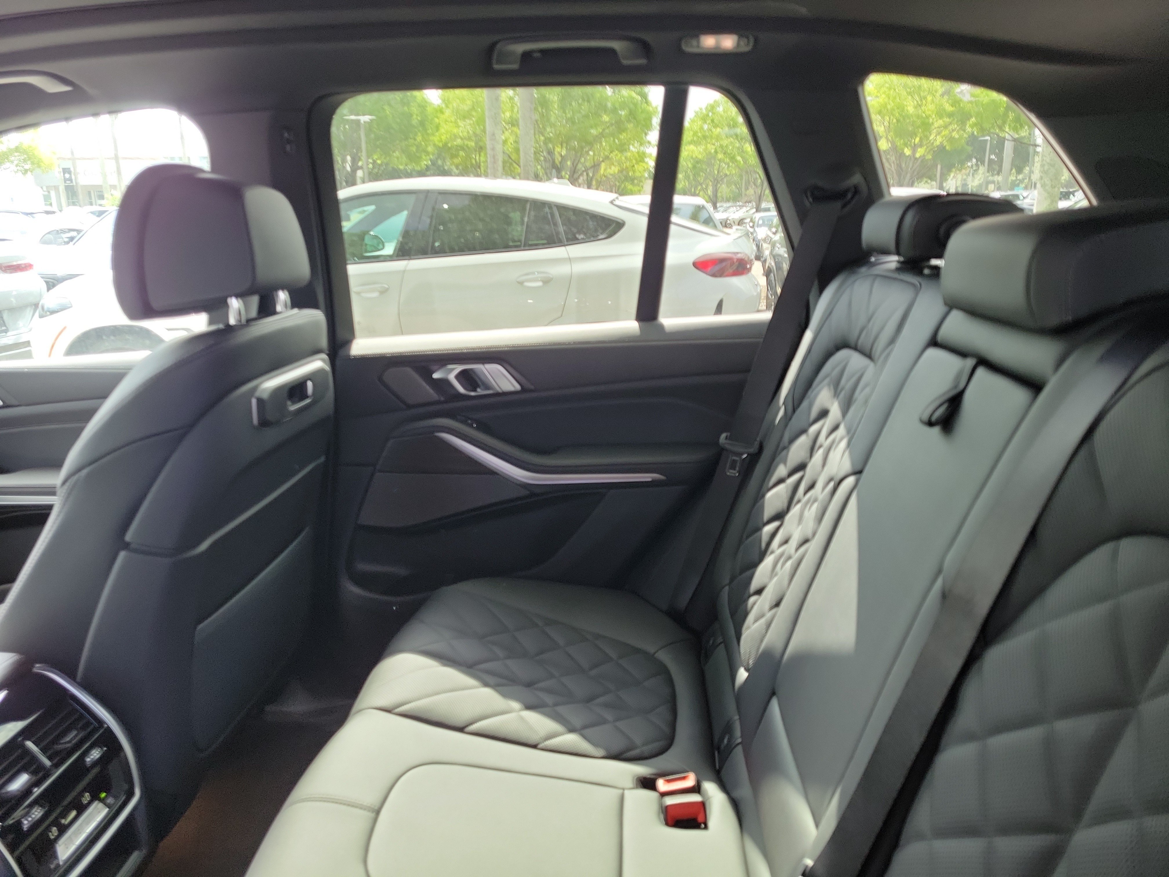 New 2026 Dravit Grey Metallic BMW sDrive40i image 9