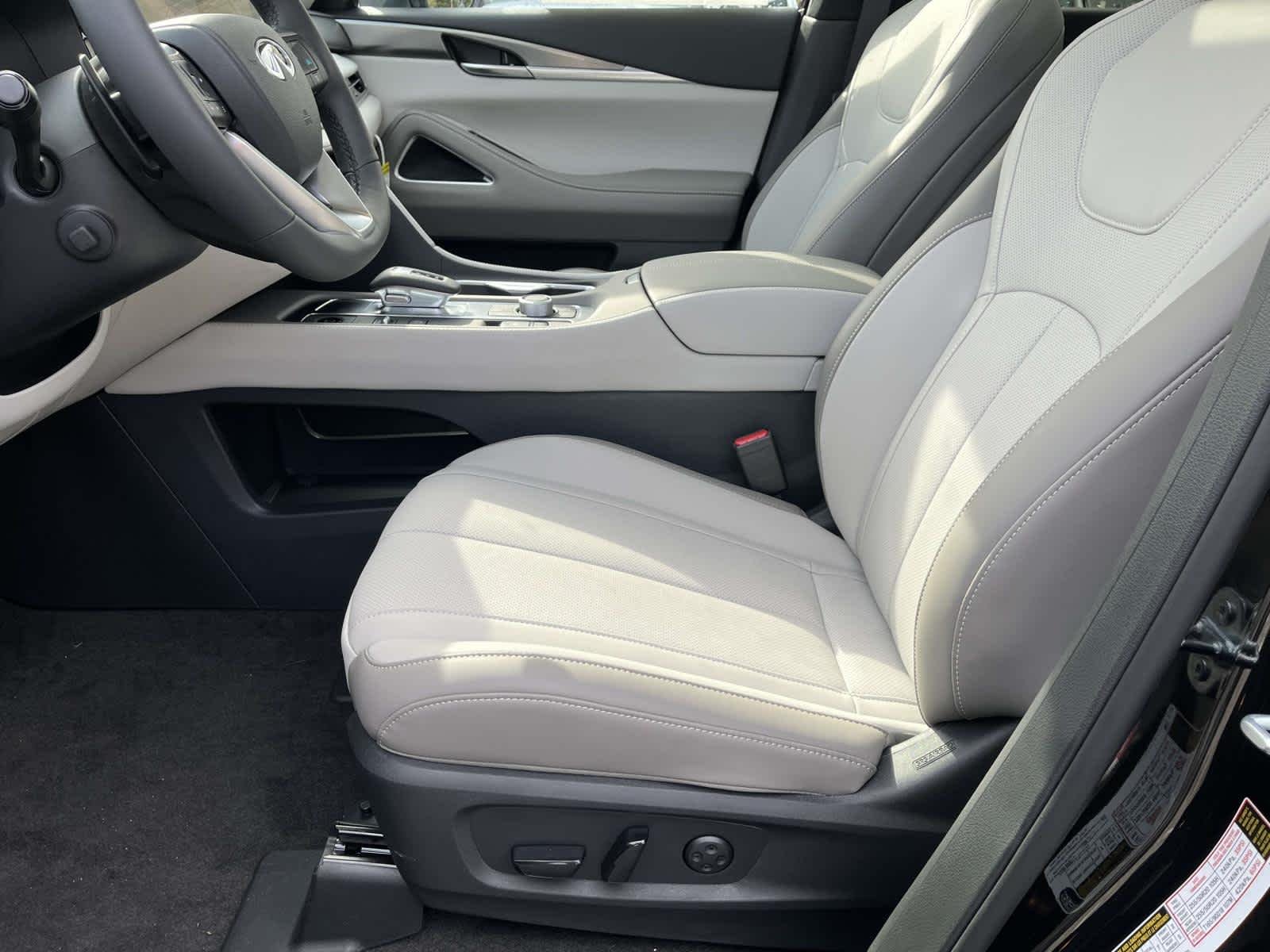 New 2027 Mineral Black INFINITI LUXE image 16