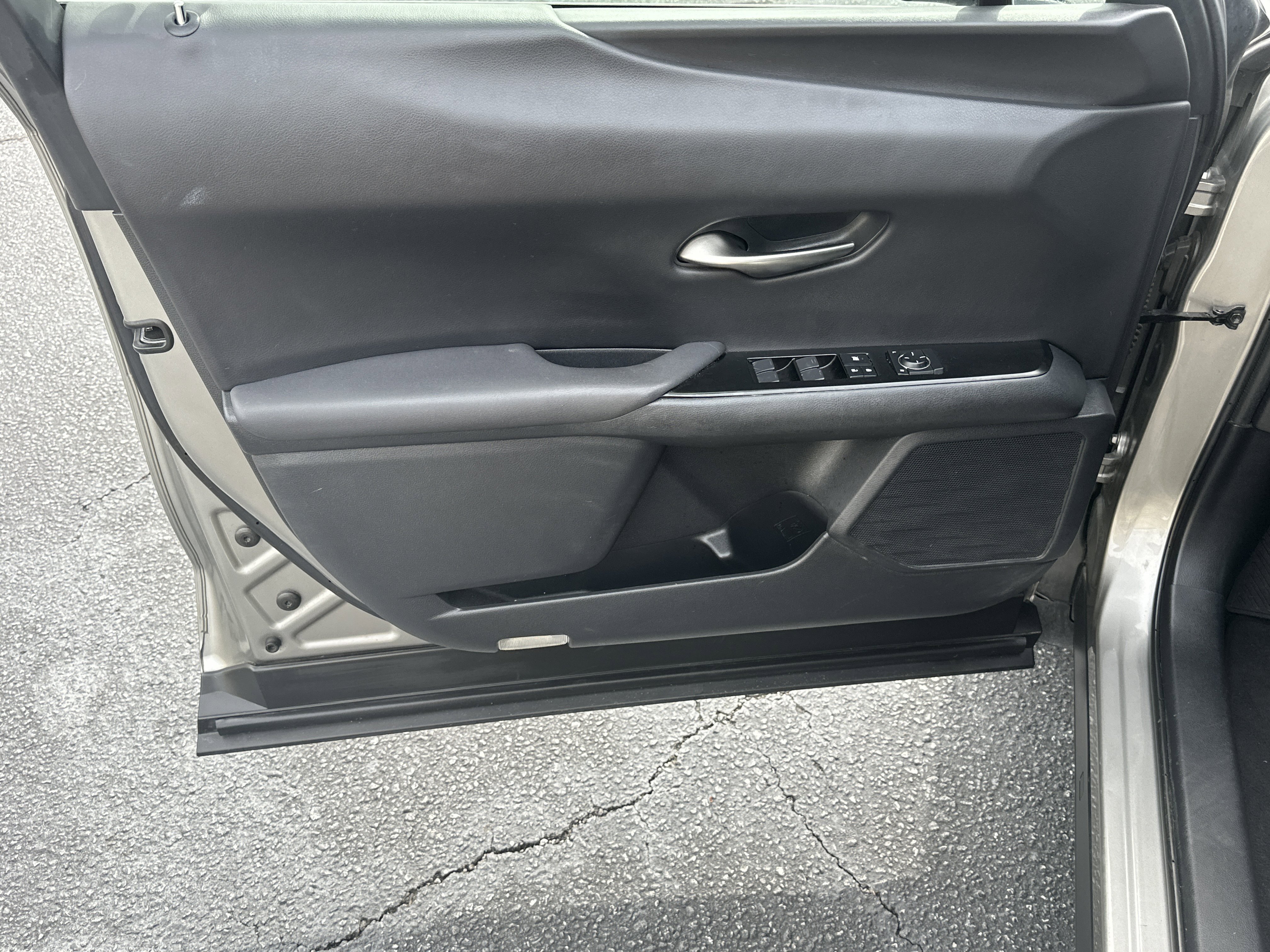Used 2022 ATOMIC SILVER Lexus UX 200 image 11