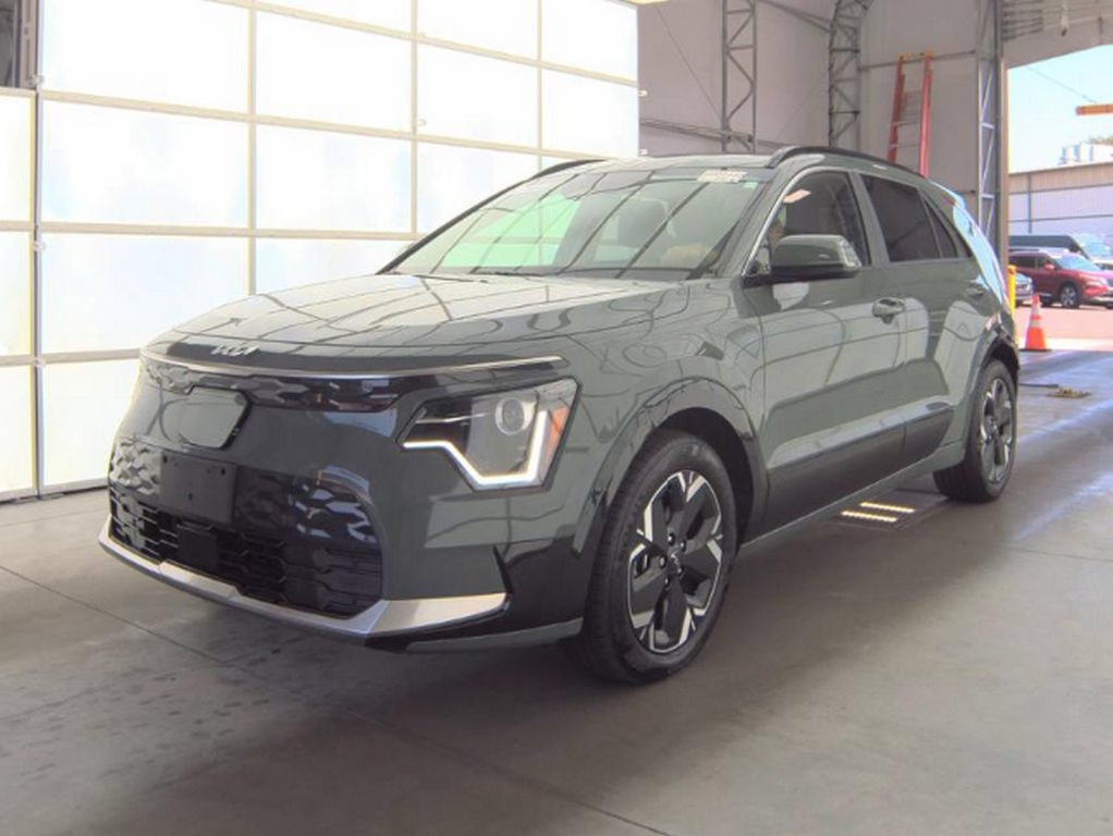 Used 2024 Green Kia Wind image 2