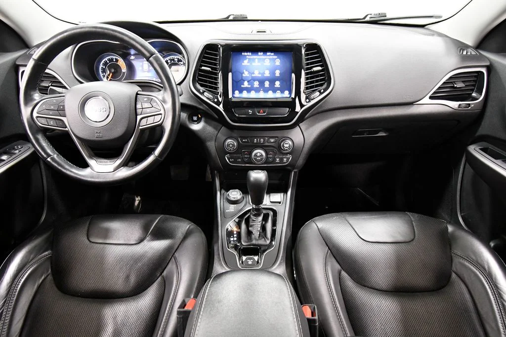 Used 2019 Gray Jeep Limited image 3
