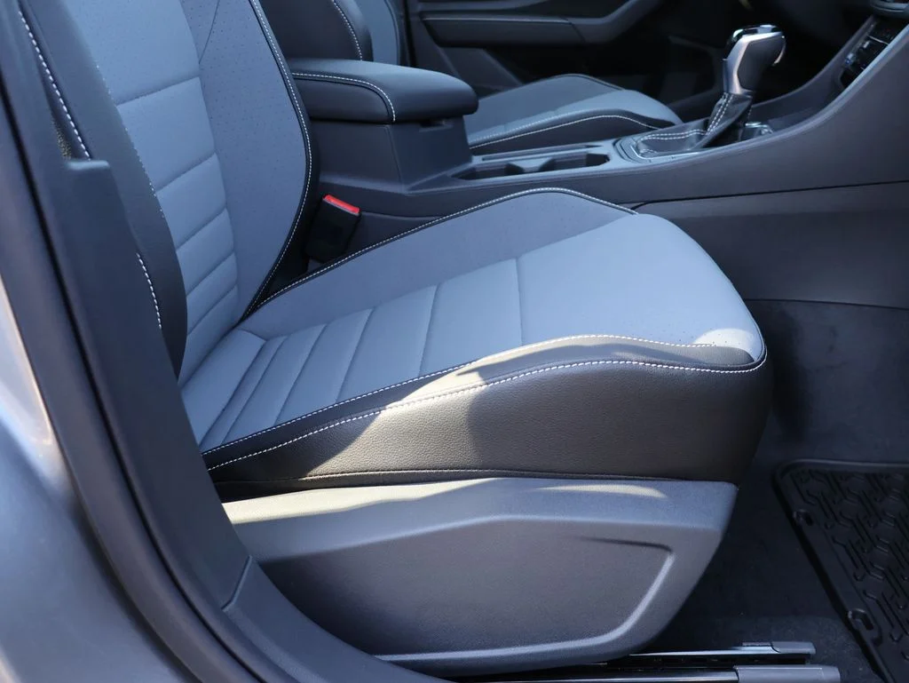 2026 Volkswagen Jetta SE - Photo 12