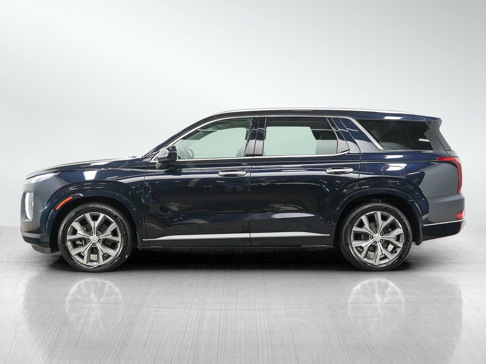 Certified Used 2022 Moonlight Cloud Hyundai Limited AWD image 2