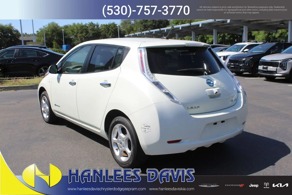 Used 2012 White Nissan SV image 9