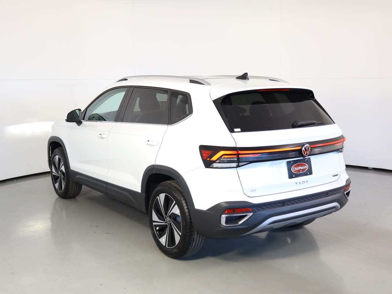 New 2026 Pure White Volkswagen SE 4Motion image 2