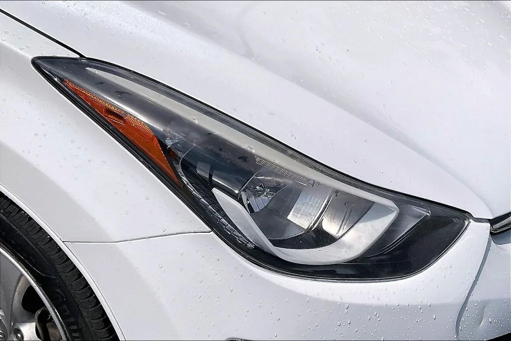 Used 2015 White Hyundai SE image 32