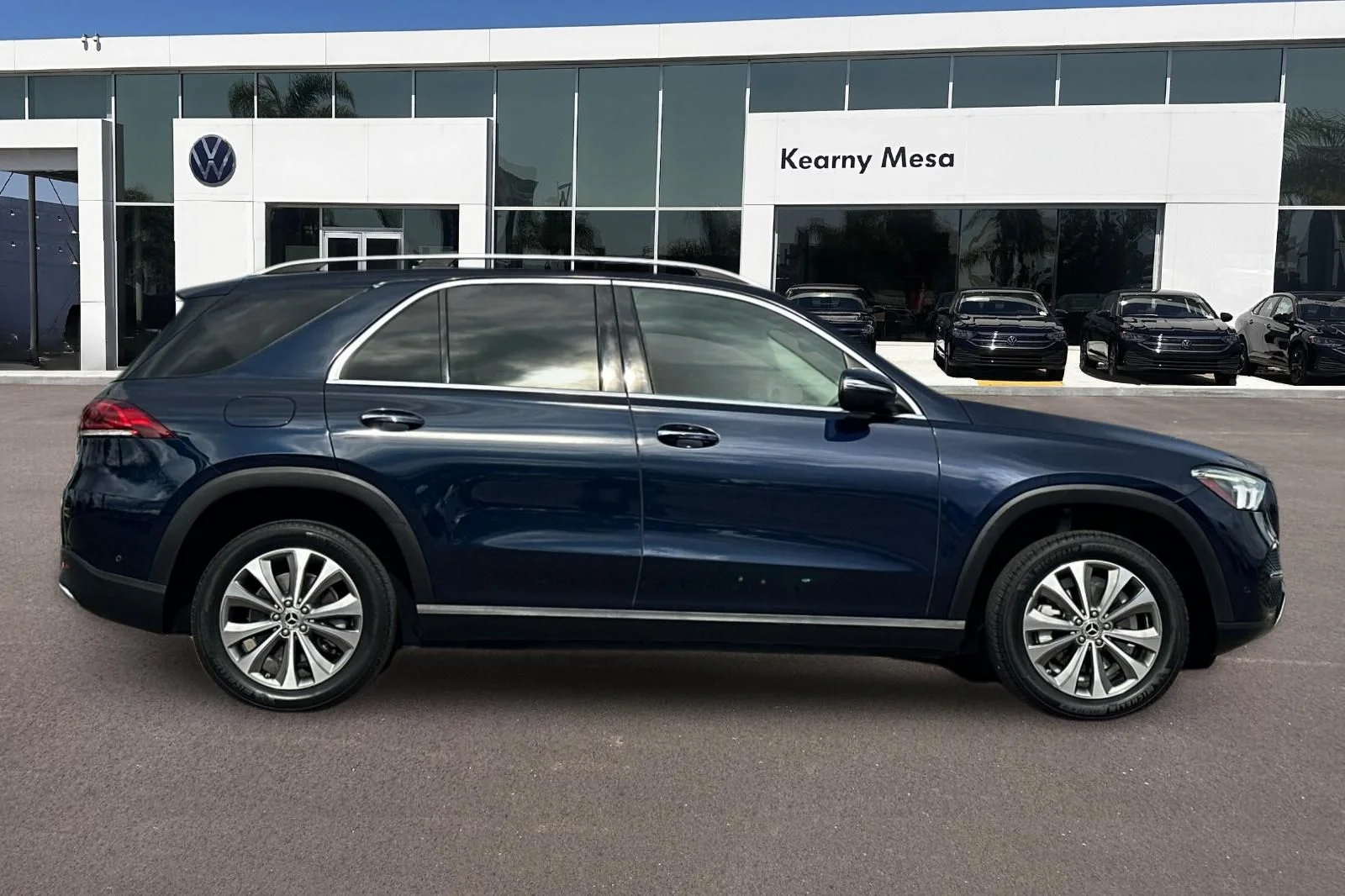 Used 2021 Blue Mercedes-Benz GLE 350 image 3