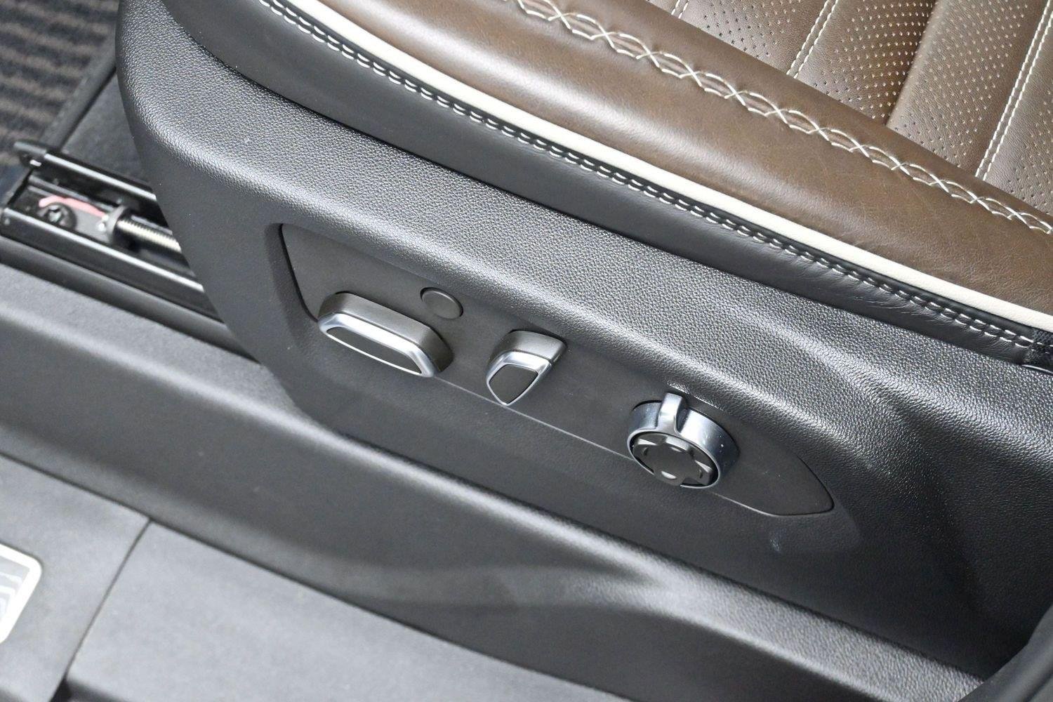 Used 2025 White Frost Tricoat GMC Denali Ultimate image 14