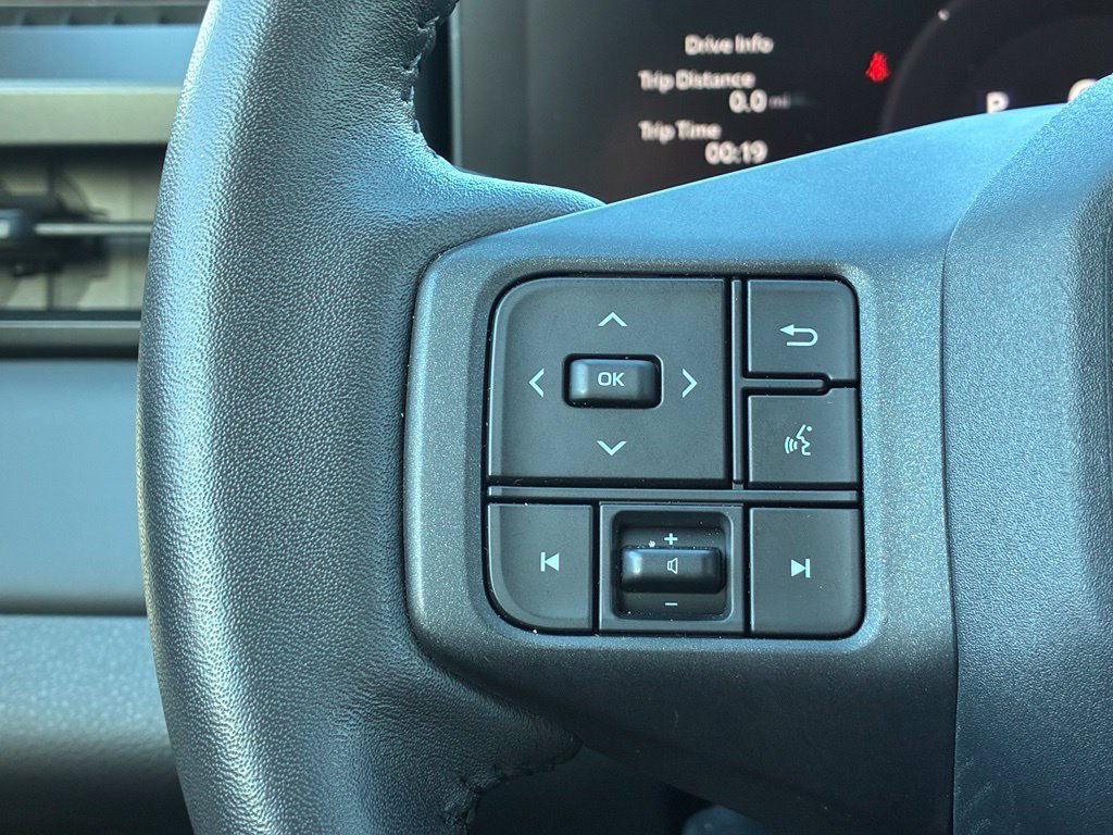 Used 2026  Toyota XLE Premium image 21