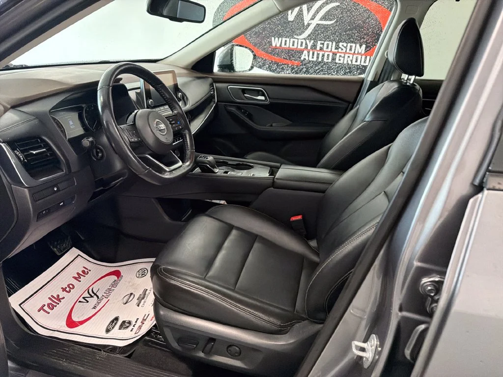 Used 2021 Gray Nissan SL image 11