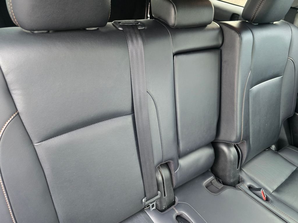 Used 2019 Black Toyota XLE image 21