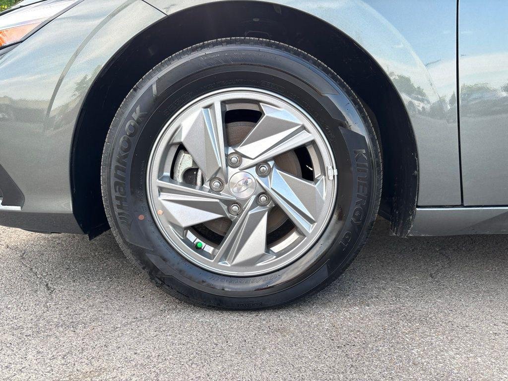New 2026 Gray Hyundai SE image 9