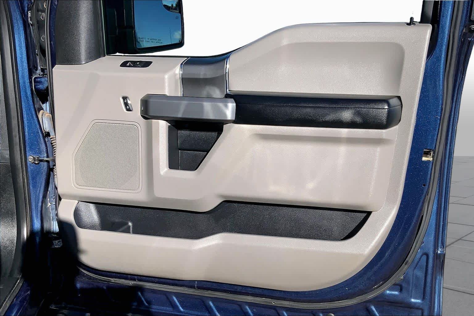 Used 2016 Blue Jeans Metallic Ford XLT image 22