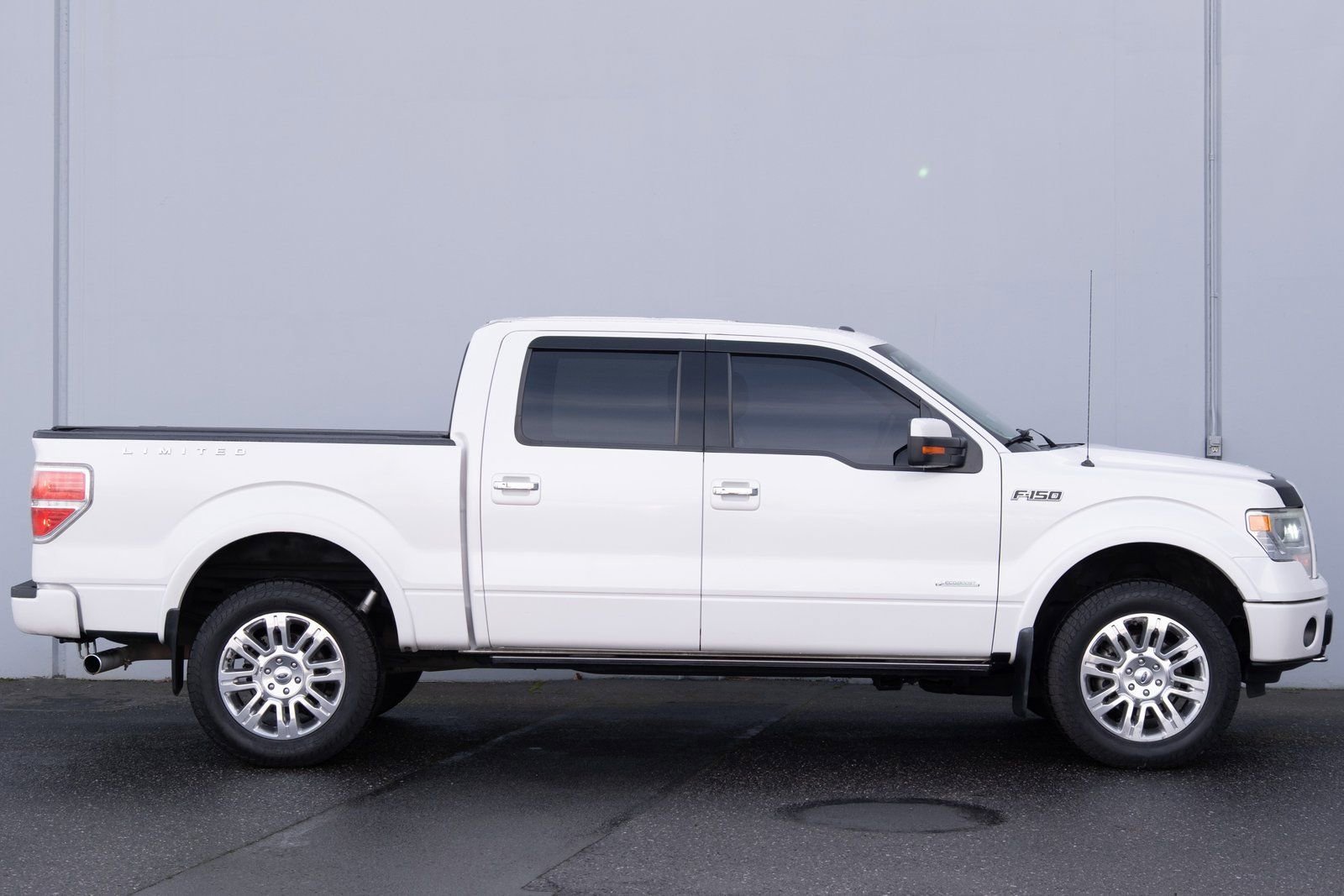 Used 2013  Ford Limited image 28