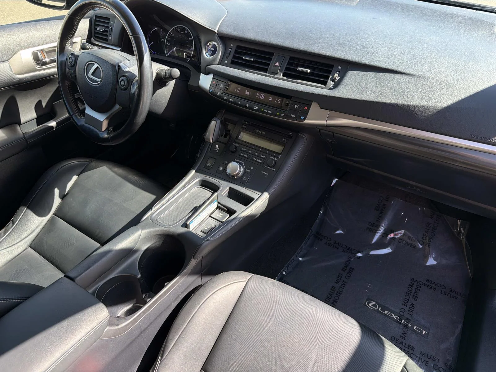 Used 2016 OBSIDIAN Lexus 5dr Sdn Hybrid image 23