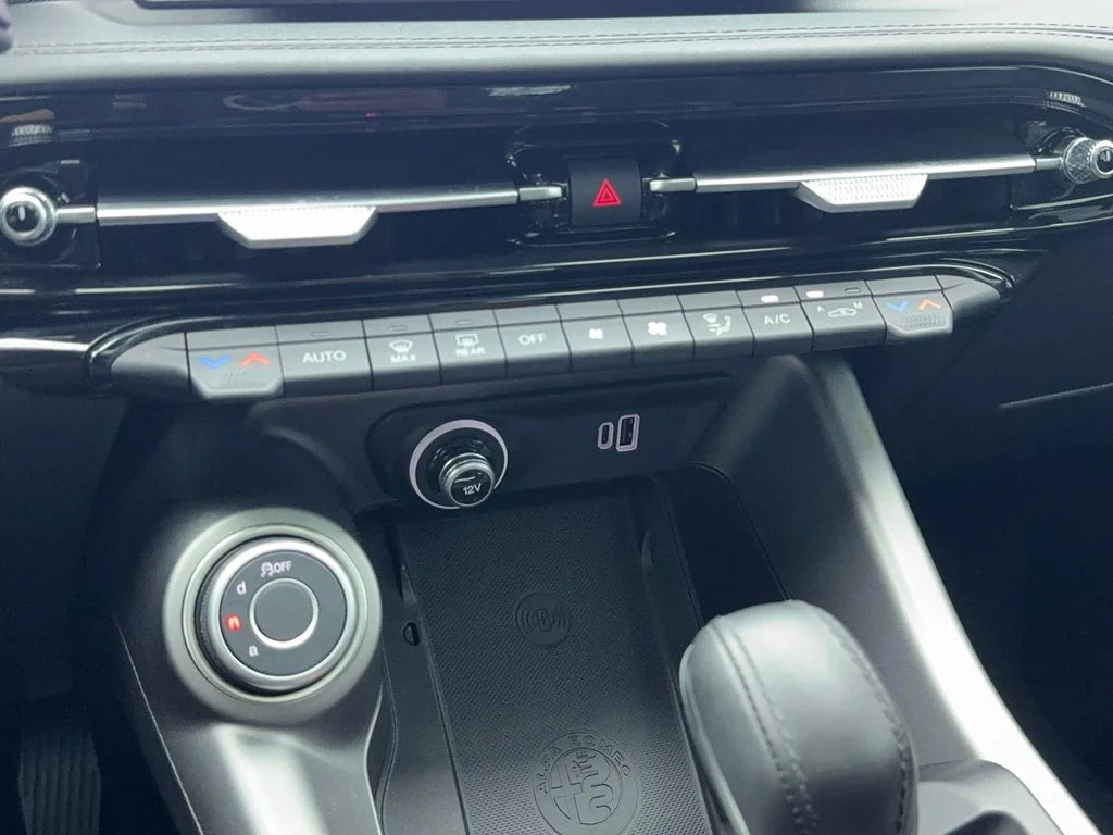 Used 2024 Silver Alfa Romeo Ti image 27
