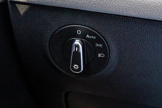 2025 Volkswagen Taos SEL - Photo 31