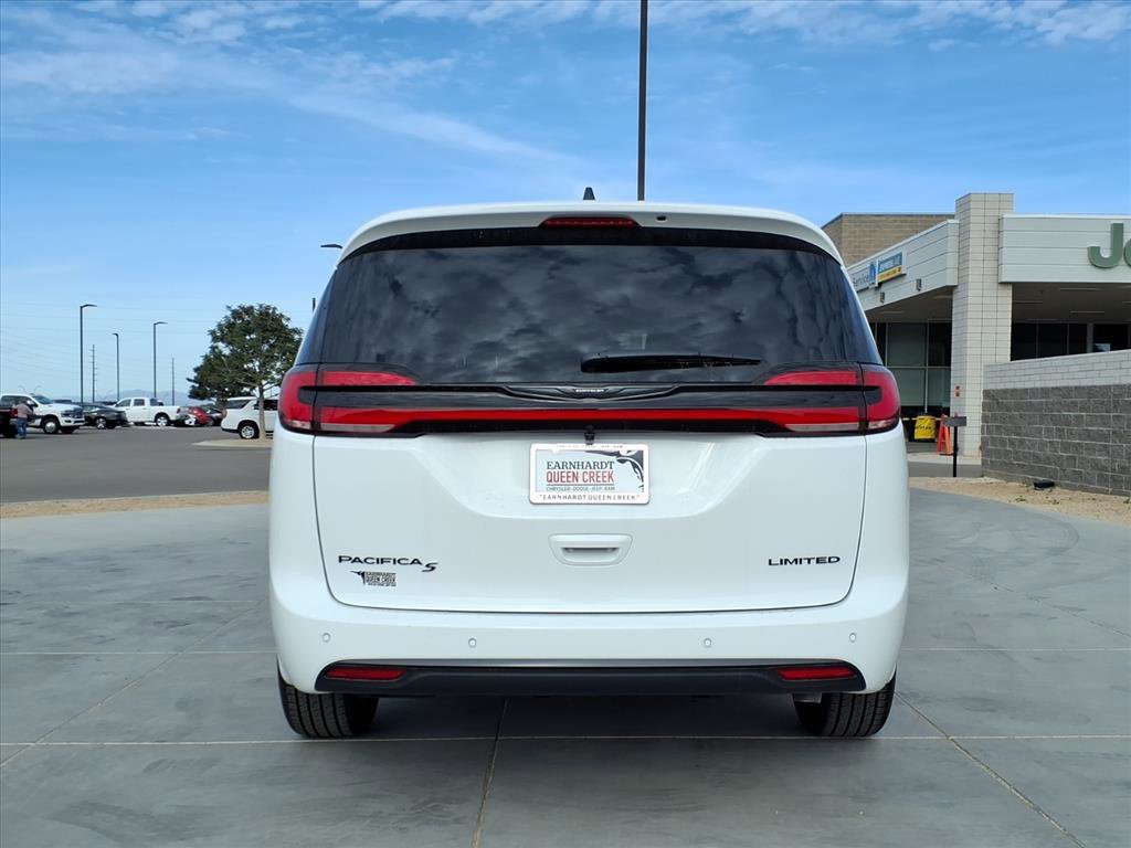 New 2026 Bright White Clear-Coat Exterior Paint Chrysler Limited image 5