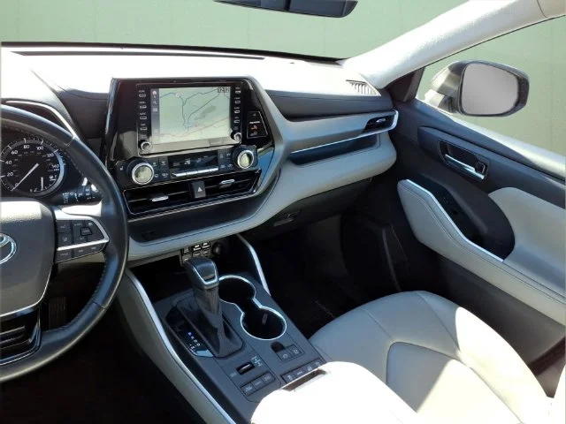 Used 2020 Gray Toyota XLE image 14