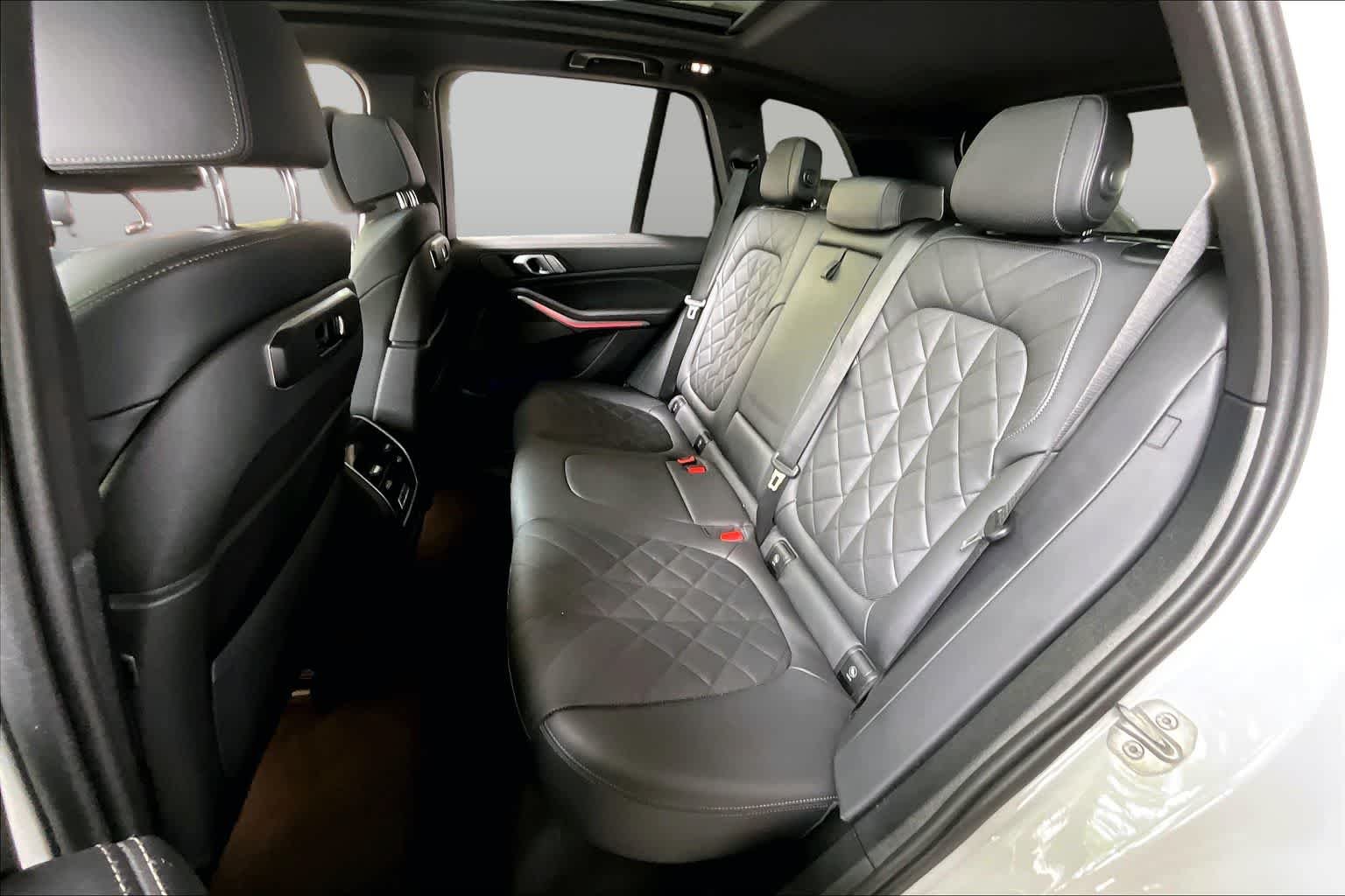 Used 2025 Mineral White Metallic BMW sDrive40i image 19