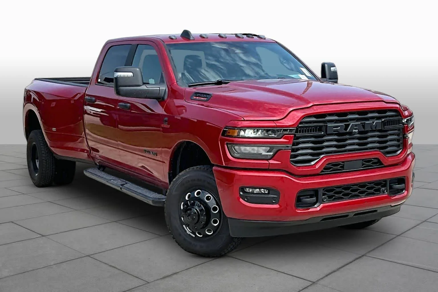 New 2026 Molten Red Pearl-Coat Exterior Paint RAM Big Horn image 3