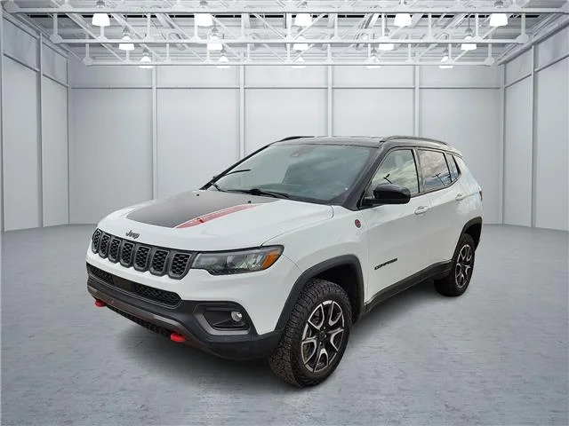 Used 2025 White Jeep Trailhawk 4x4 image 1