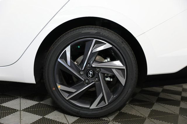 2025 Hyundai Elantra Limited - Photo 26