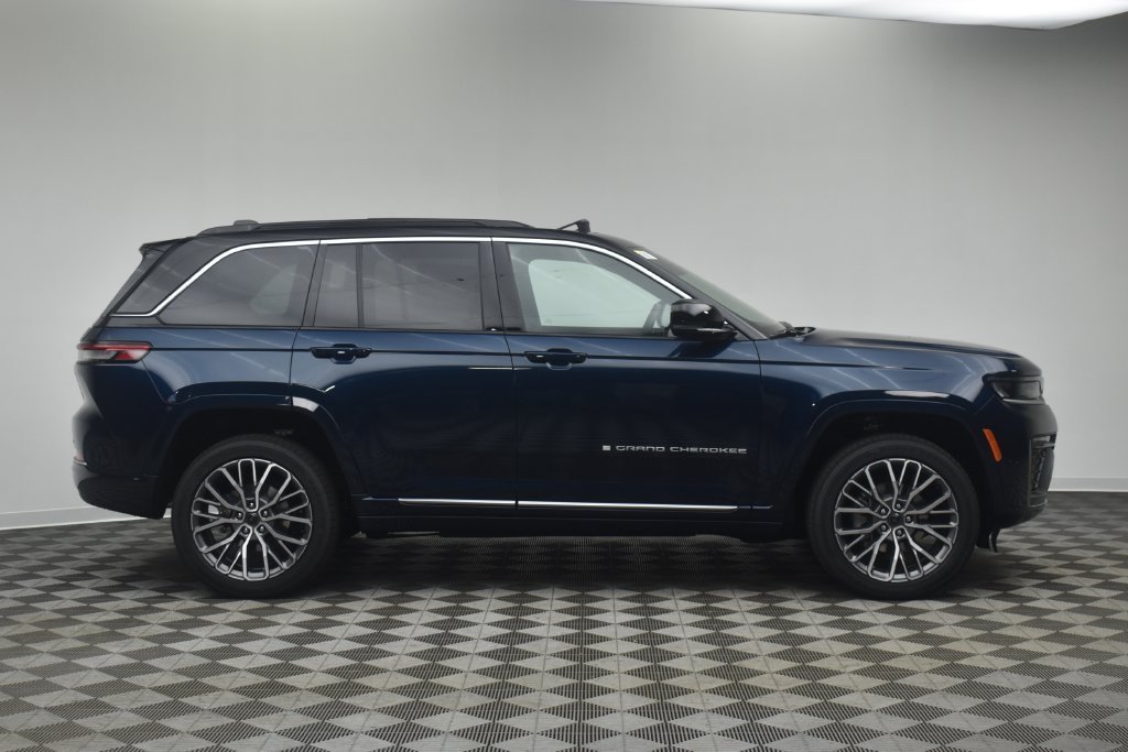 New 2027 Fathom Blue Pearl-Coat Paint Jeep Summit image 3