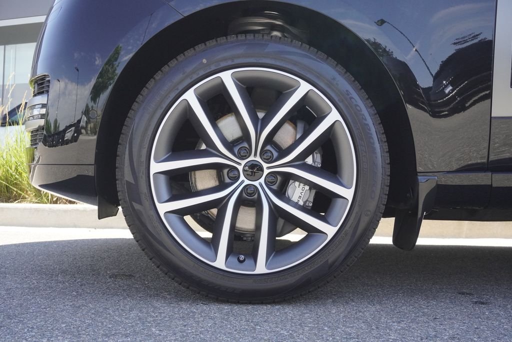New 2026 Santorini Black Land Rover SE image 34