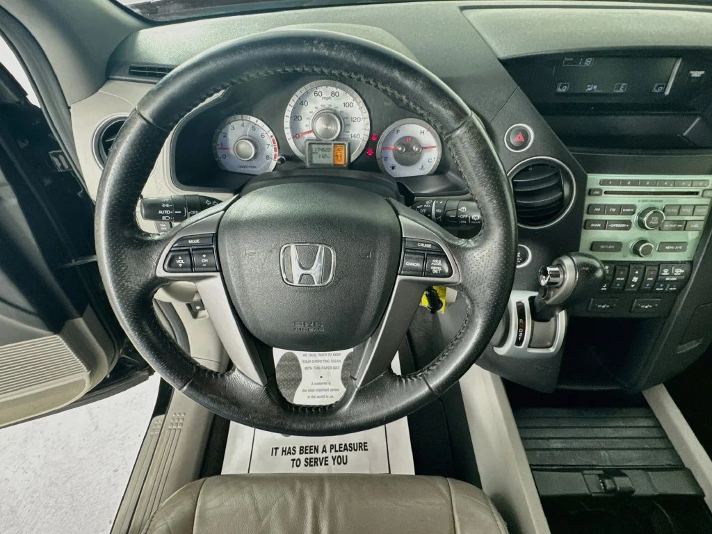 Used 2011 Crystal Black Pearl Honda EX-L image 12