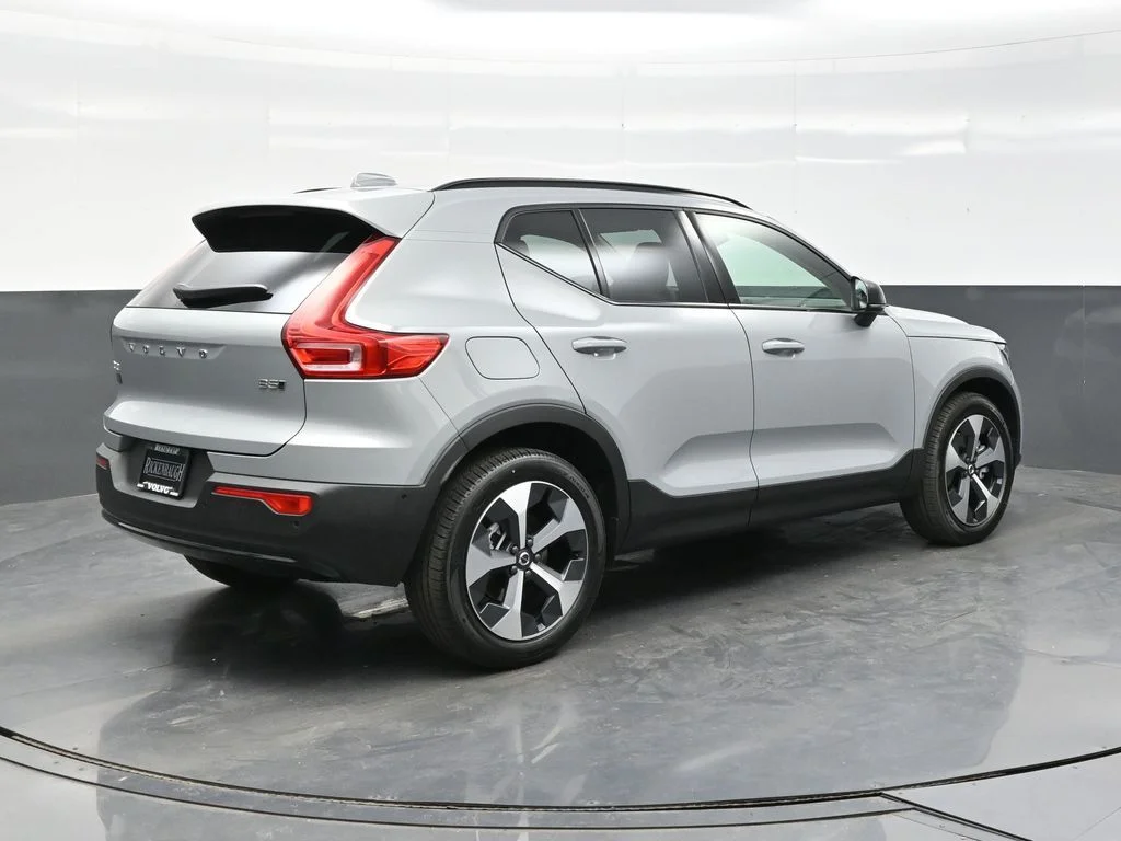 Used 2026 Vapour Grey Volvo Plus image 7