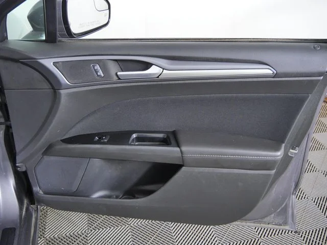 Used 2013 Gray Ford SE image 9