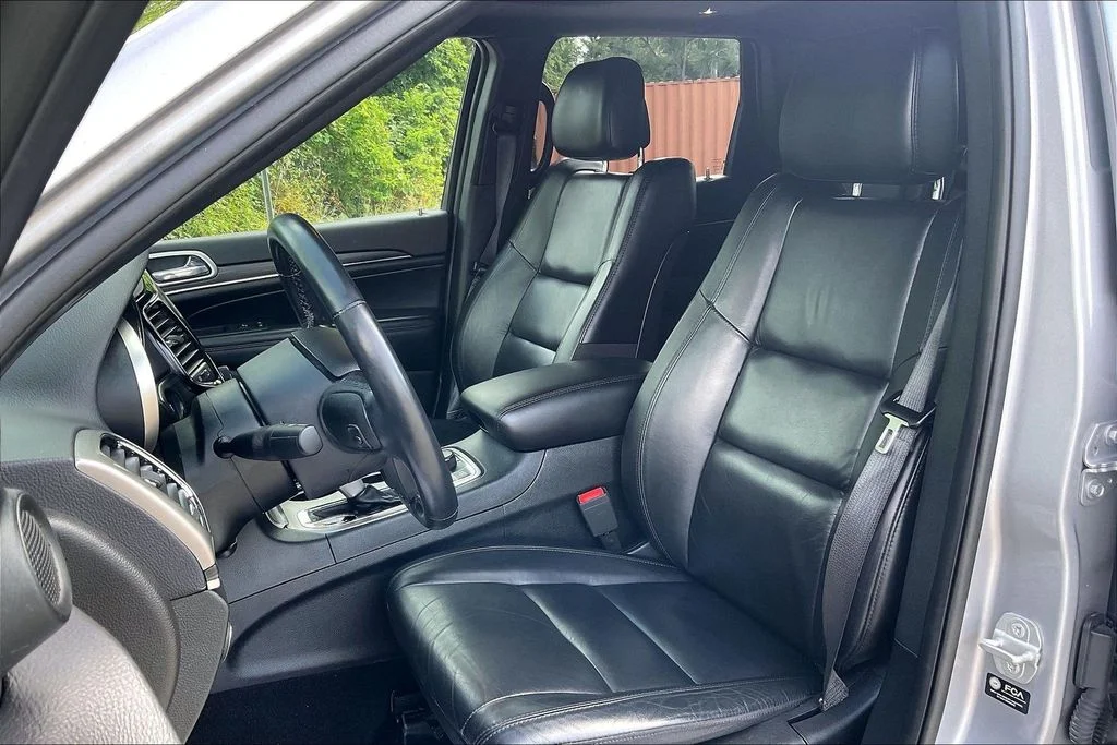 Used 2021 Silver Jeep Limited image 25