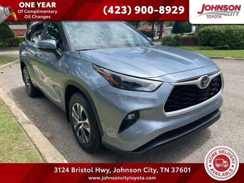 Used 2023  Toyota XLE image 1