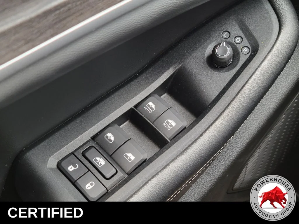 Used 2023 Silver Jeep Limited image 28