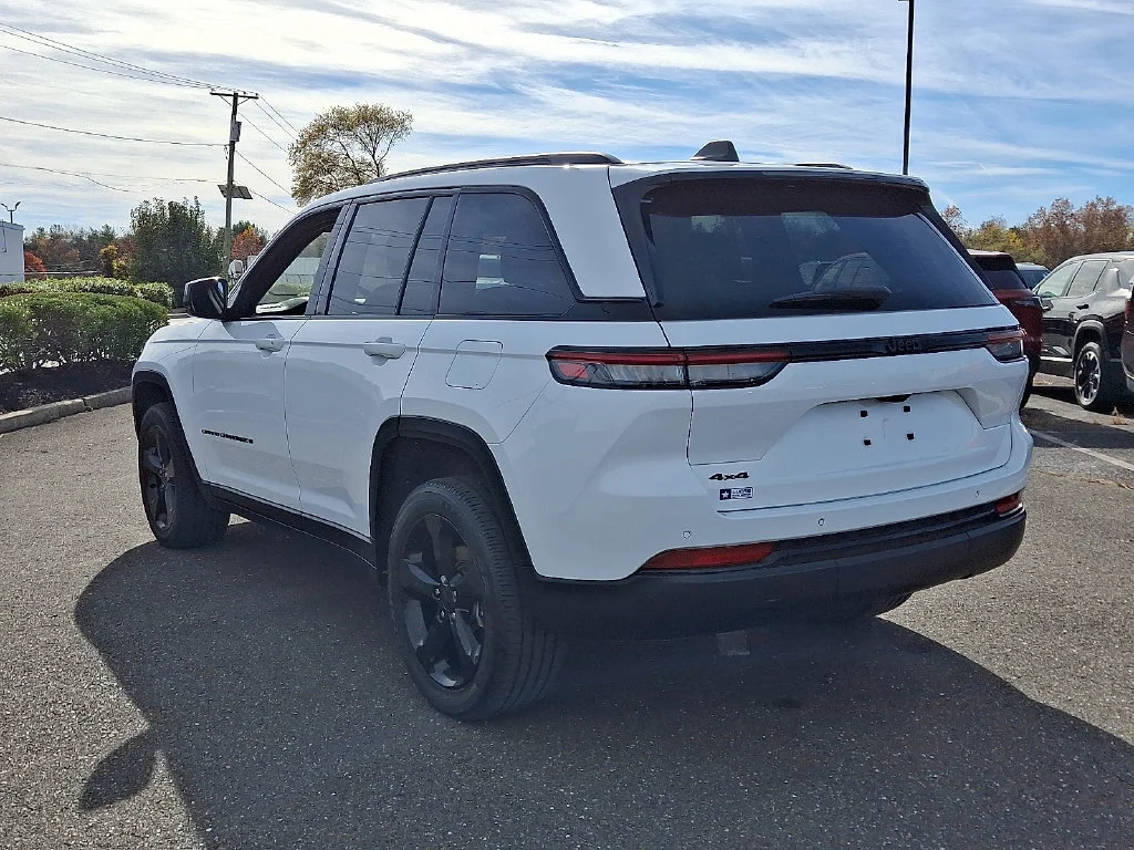 Used 2023 White Jeep Altitude 4x4 image 8