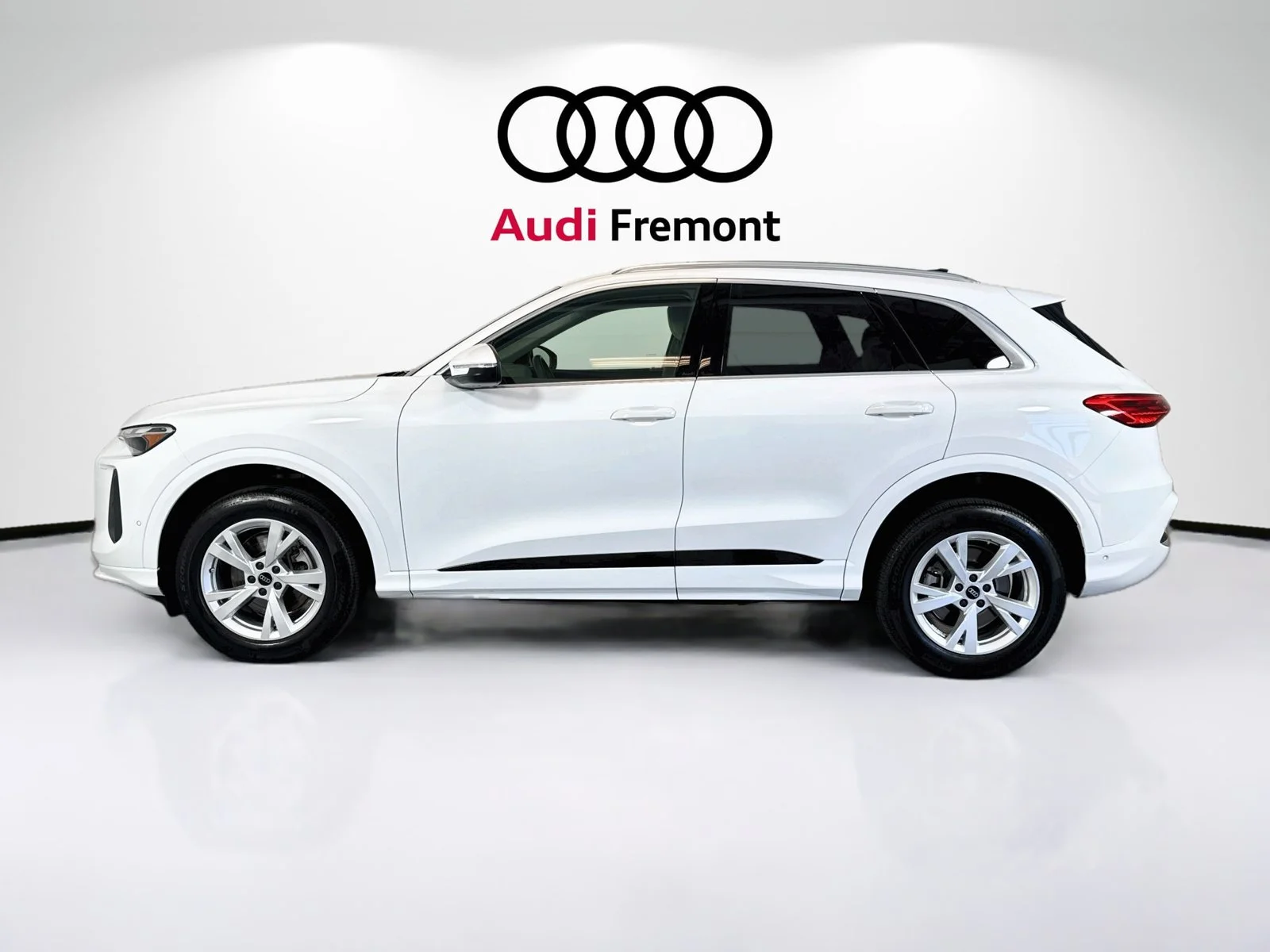 Used 2025 Arkona White Audi Premium image 8