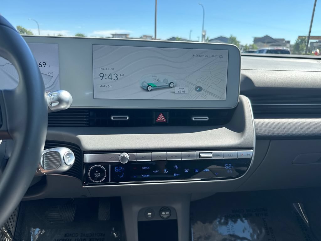 Used 2024 Atlas White Hyundai SE image 17