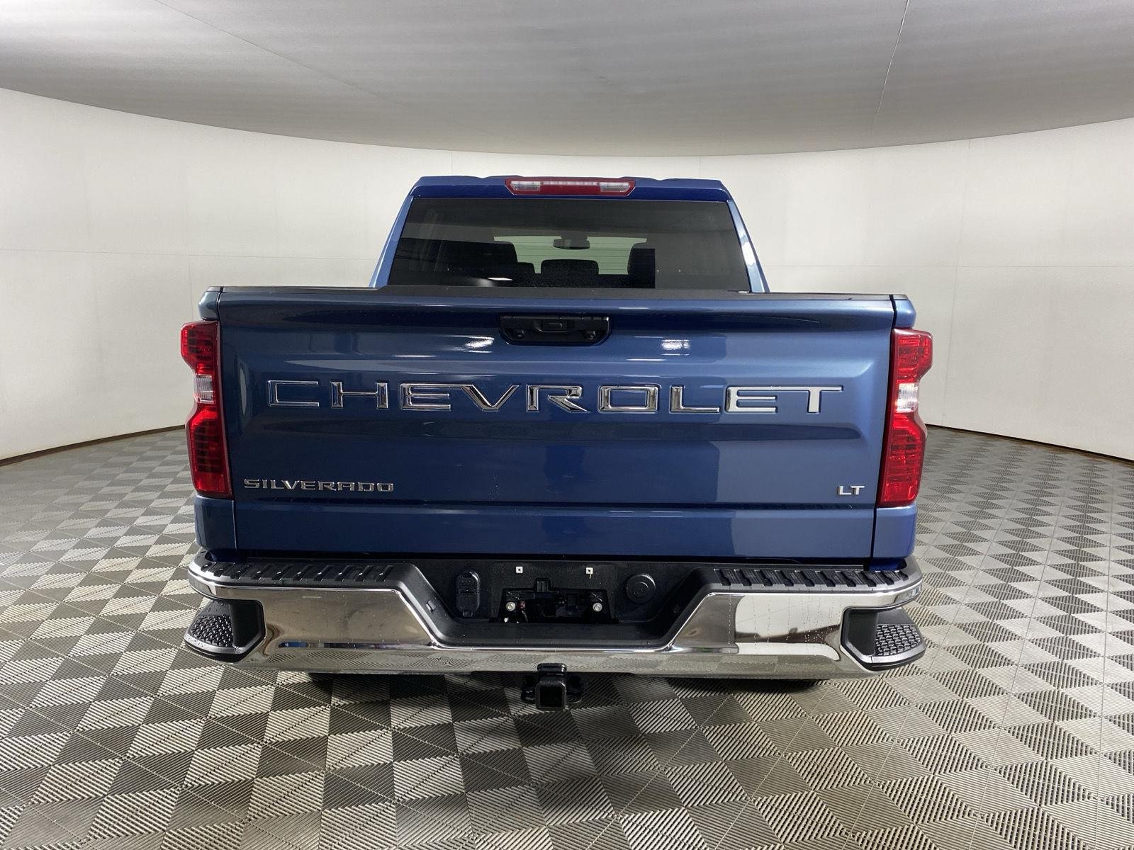 Used 2024 Lakeshore Blue Metallic Chevrolet LT image 6