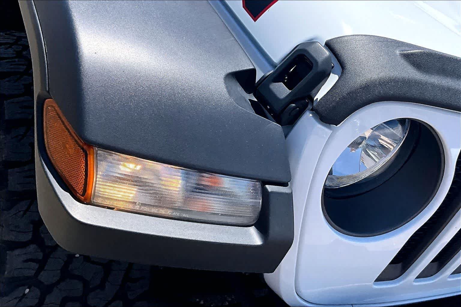 Used 2021 Bright White Clearcoat Jeep Unlimited Rubicon image 24
