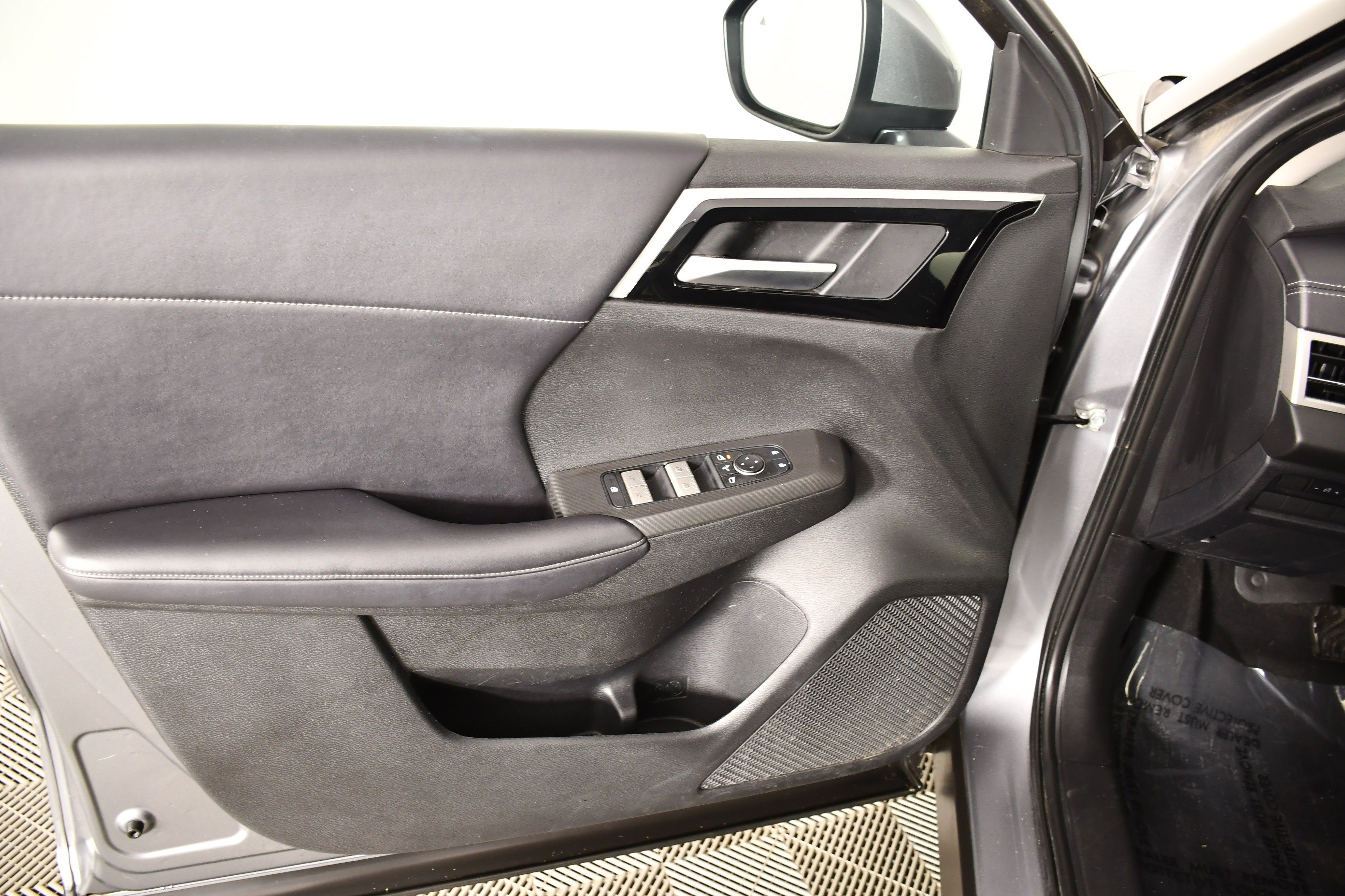 Used 2024 Mercury Gray Metallic Mitsubishi SE image 35