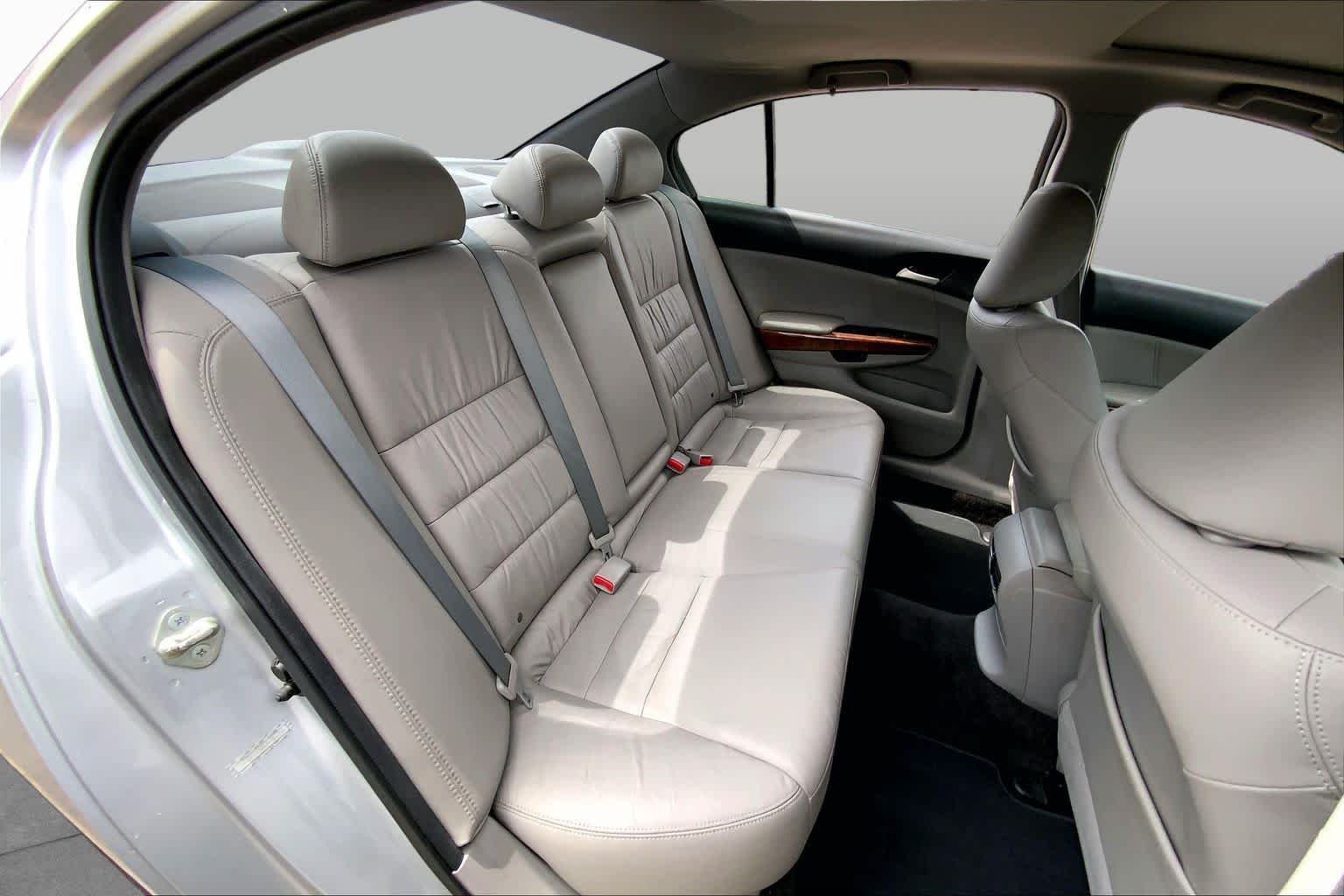 Used 2012 Alabaster Silver Metallic Honda EX-L image 17