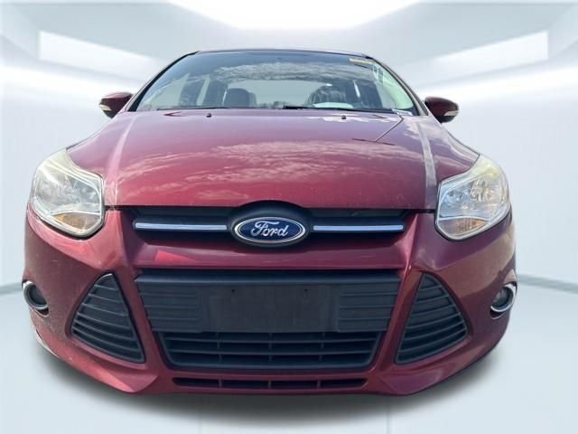 Used 2013 Red Ford SE image 2