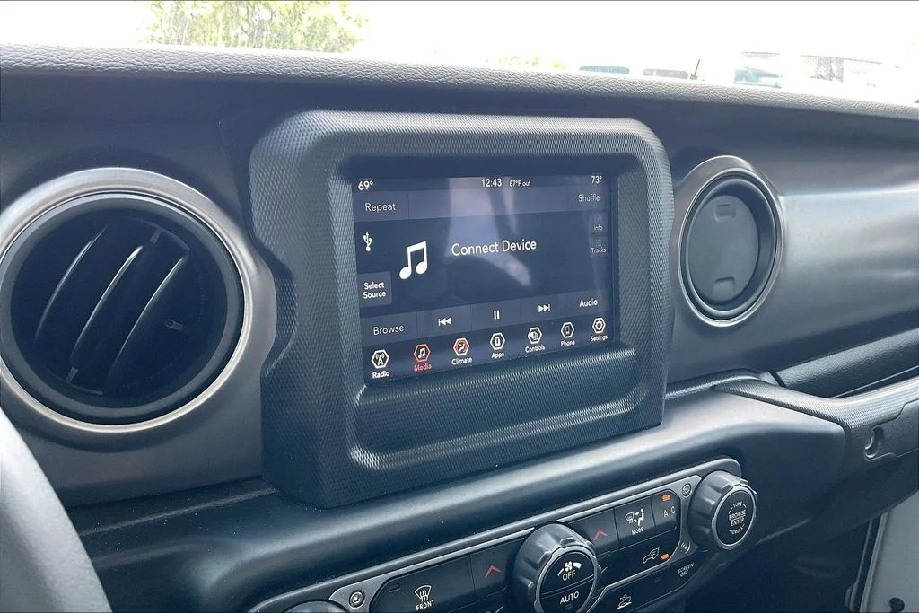Used 2023 White Jeep Texas Trail image 24