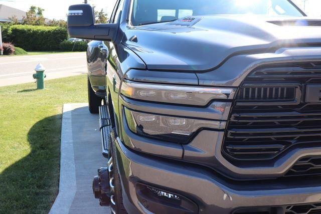 New 2026 Granite Crystal Metallic Clear-Coat Exterior Paint RAM LARAMIE image 19