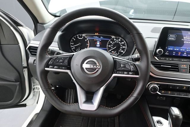 Used 2025 Pearl White Tricoat Nissan 2.5 SR image 5