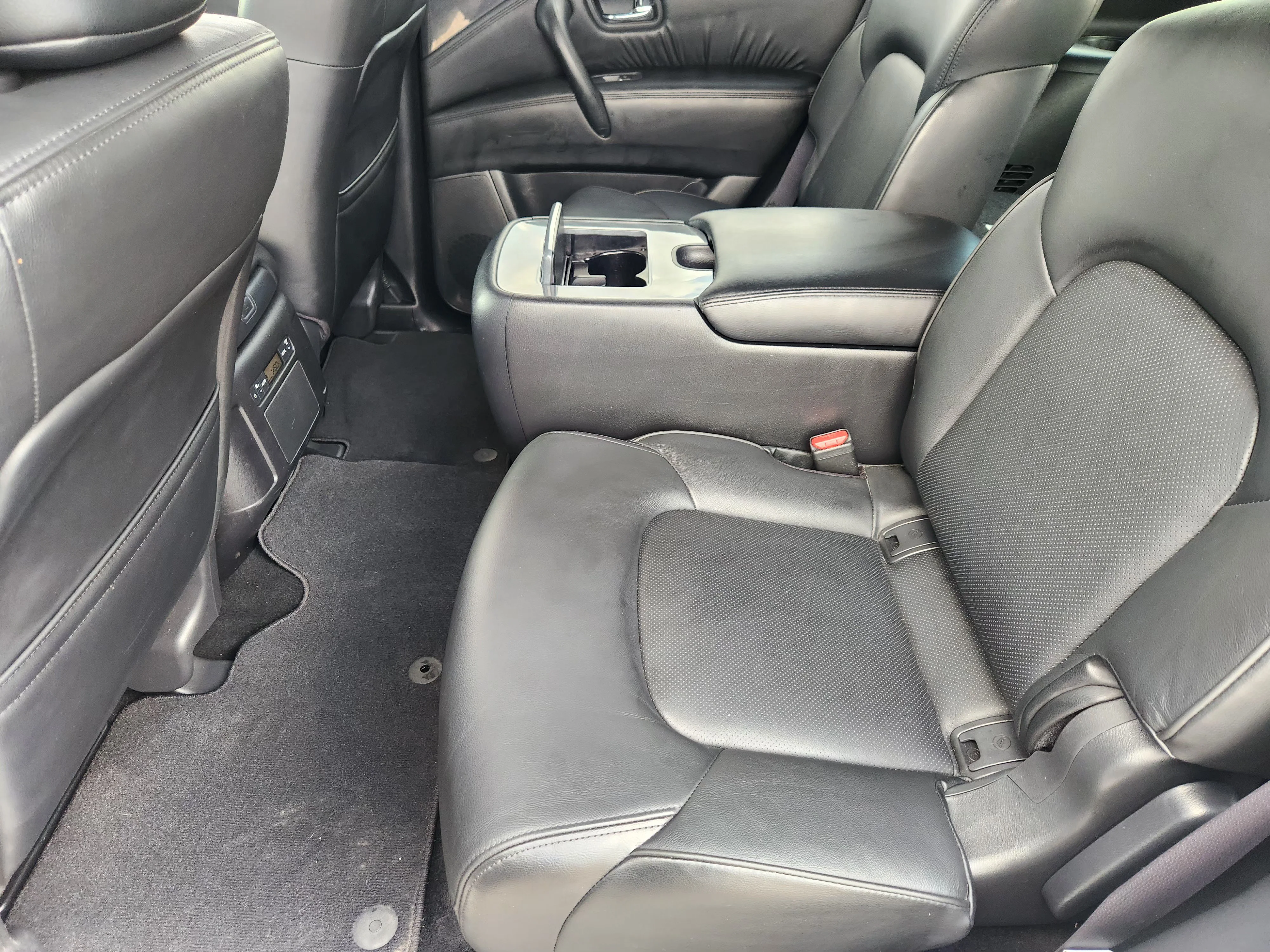 Used 2023 Aspen White Tricoat Nissan SL image 30