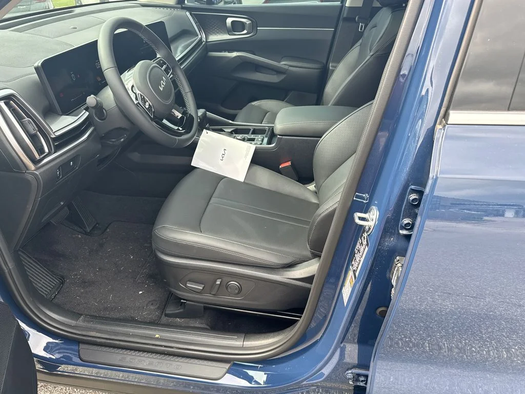 2025 Kia Sorento S - Photo 9
