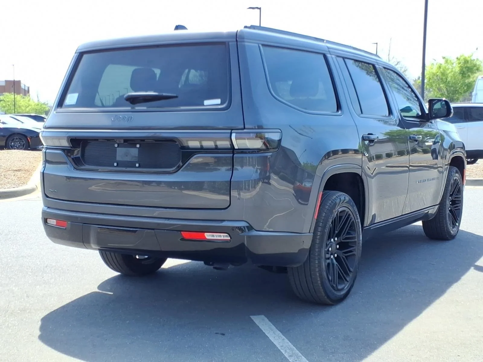 New 2026 Baltic-Gray Metallic Clear-Coat Exterior Paint Jeep Limited Reserve image 2
