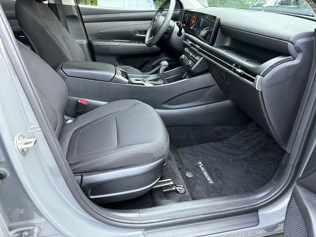 2025 Hyundai Tucson SE - Photo 13